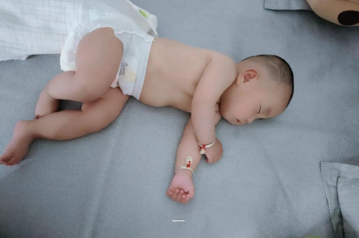 莱阳宝宝上火有眼屎